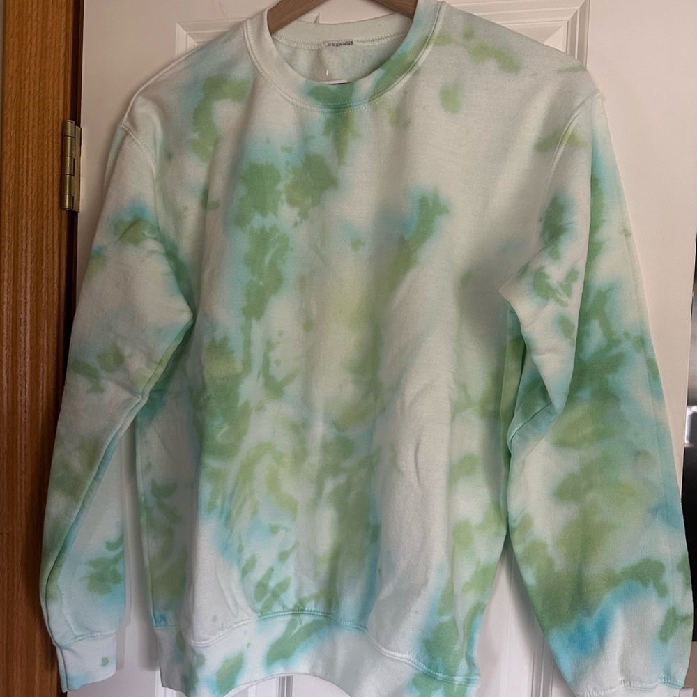 Hand-Dyed Tie-Dye Sweatshirt 💚💙